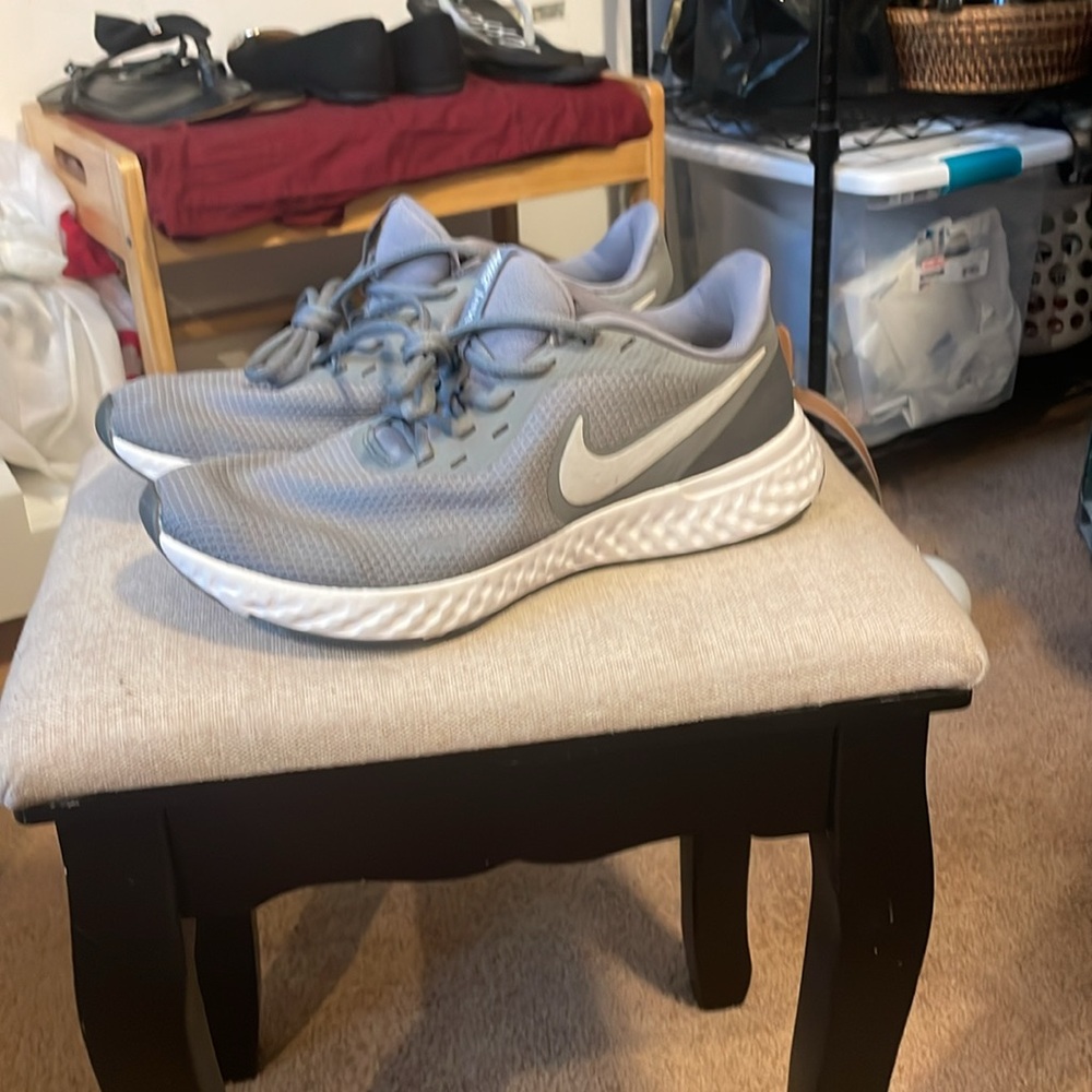 Gray Nike sneakers opened out of box (no box) but never worn size 7.5 - Picture 5 of 9